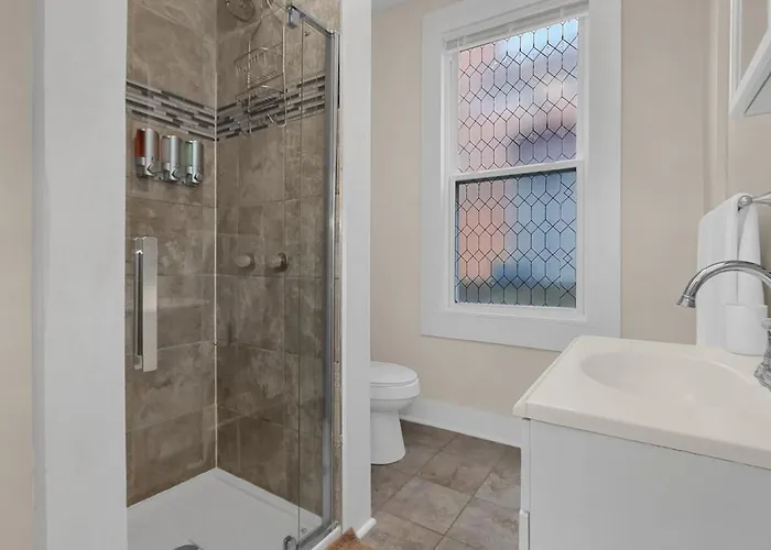 Holiday home Modern 2br Near Dt, 8min Walk To Park&conservatory *